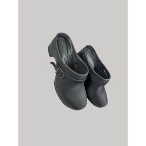 Crocs Womens Size 7 shoes black, Closed-Toe Slip-On Clogs With Adjustable Strap